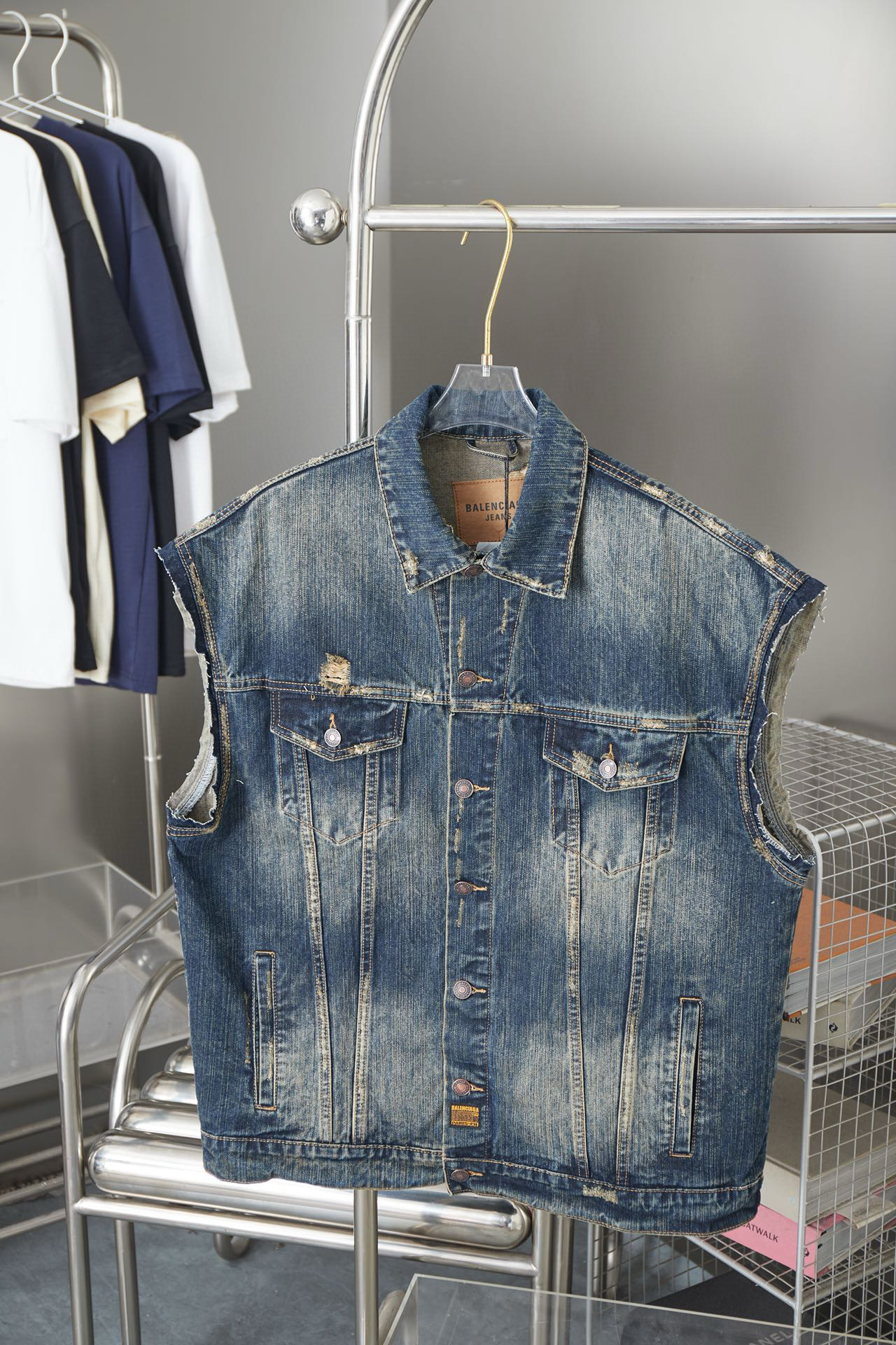 발렌시아가 남자 조끼