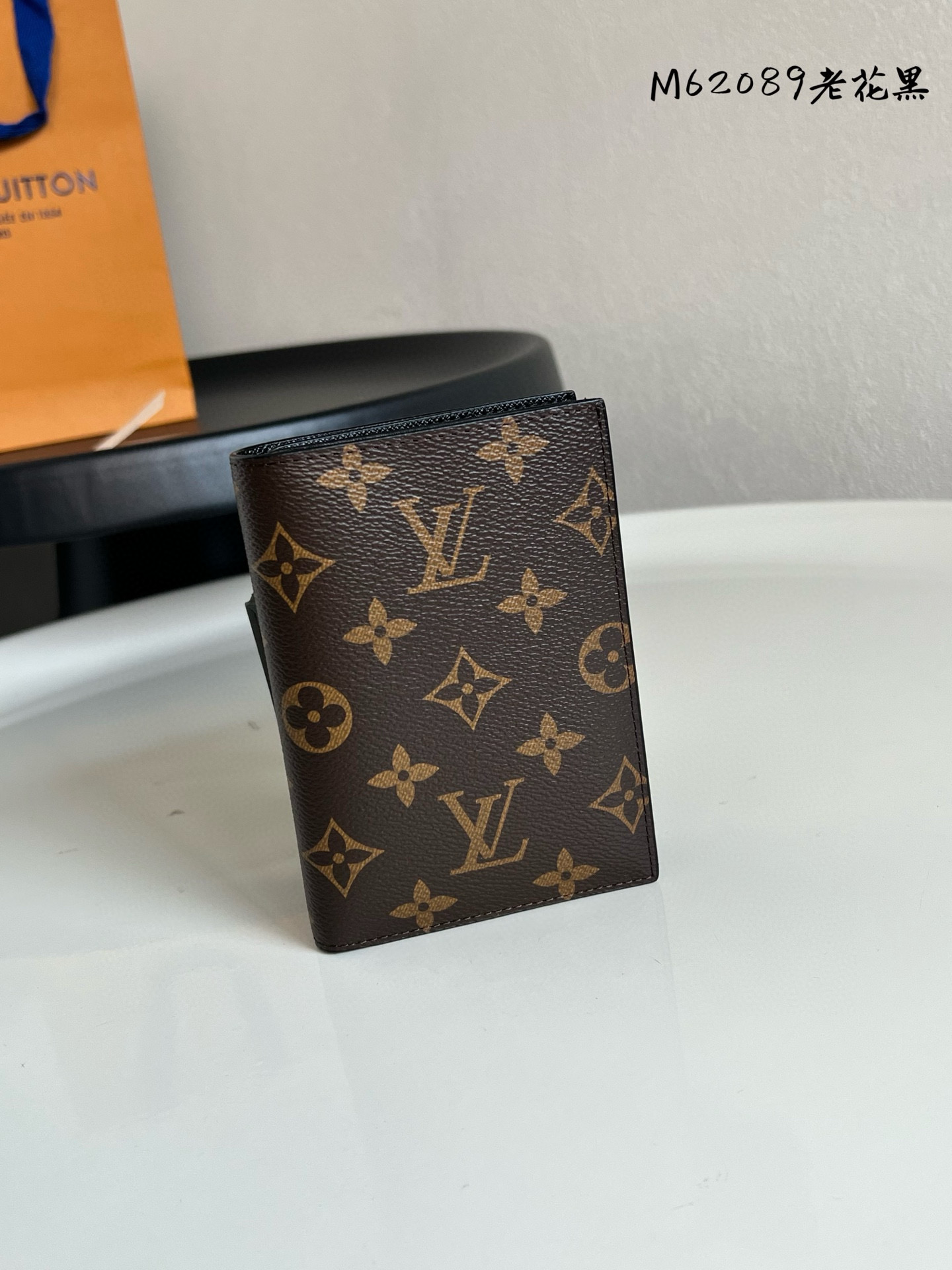 루이비통 M62089 여권지갑
