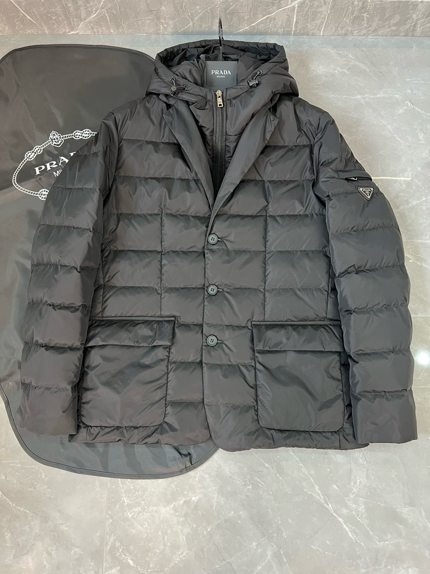 프라다 남녀공용 패딩