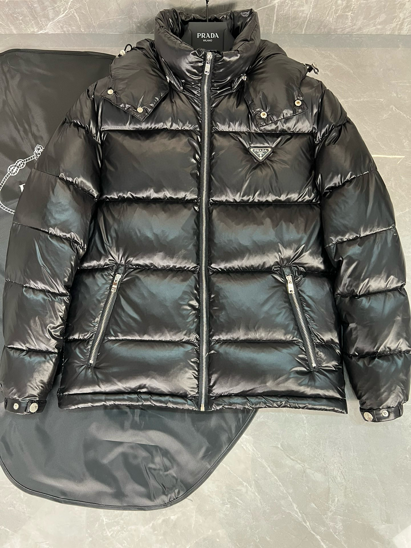 프라다 남녀공용 패딩