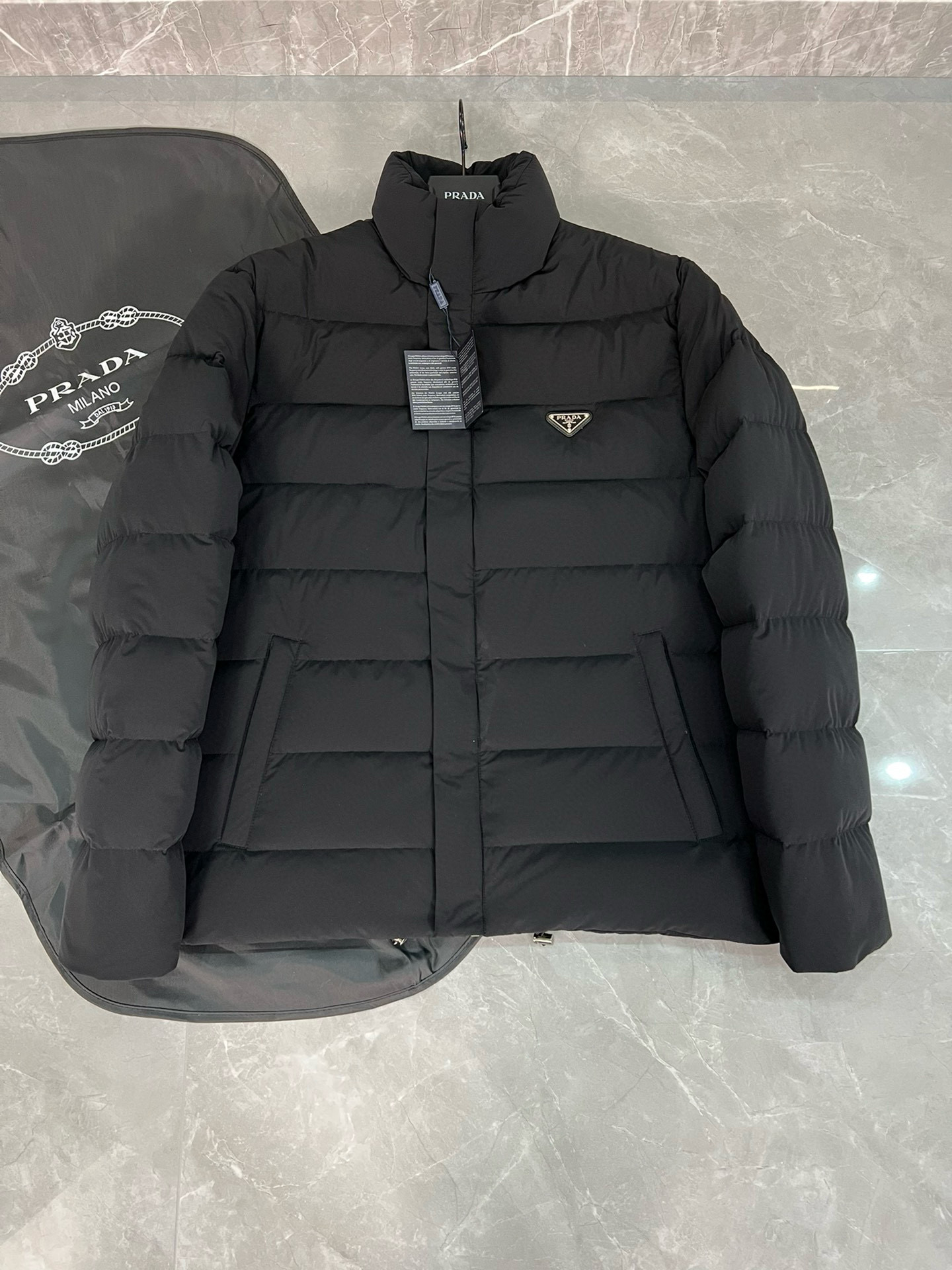 프라다 남녀공용 패딩