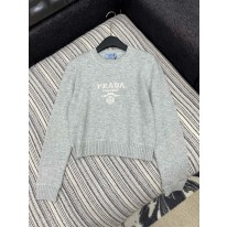 프라다 여자 니트
