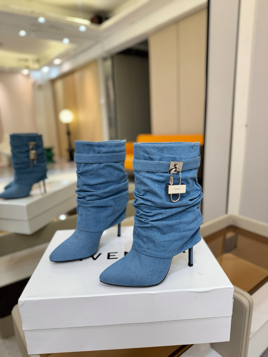 지방시 10CM 여자 부츠