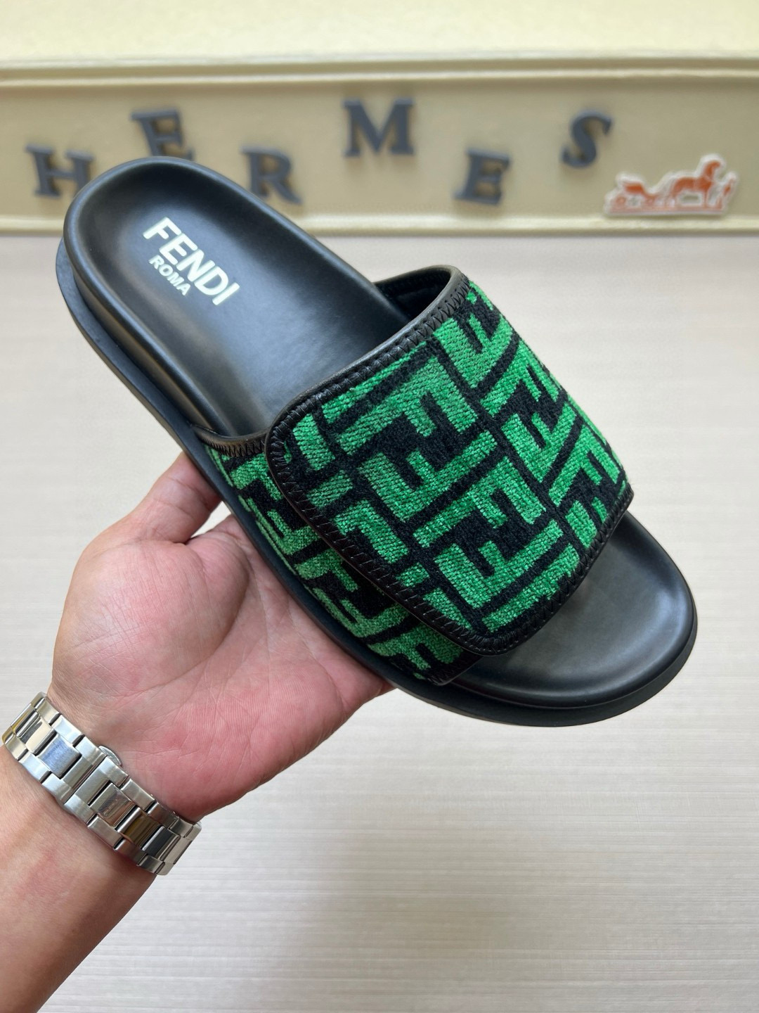 펜디 남자 슬리퍼