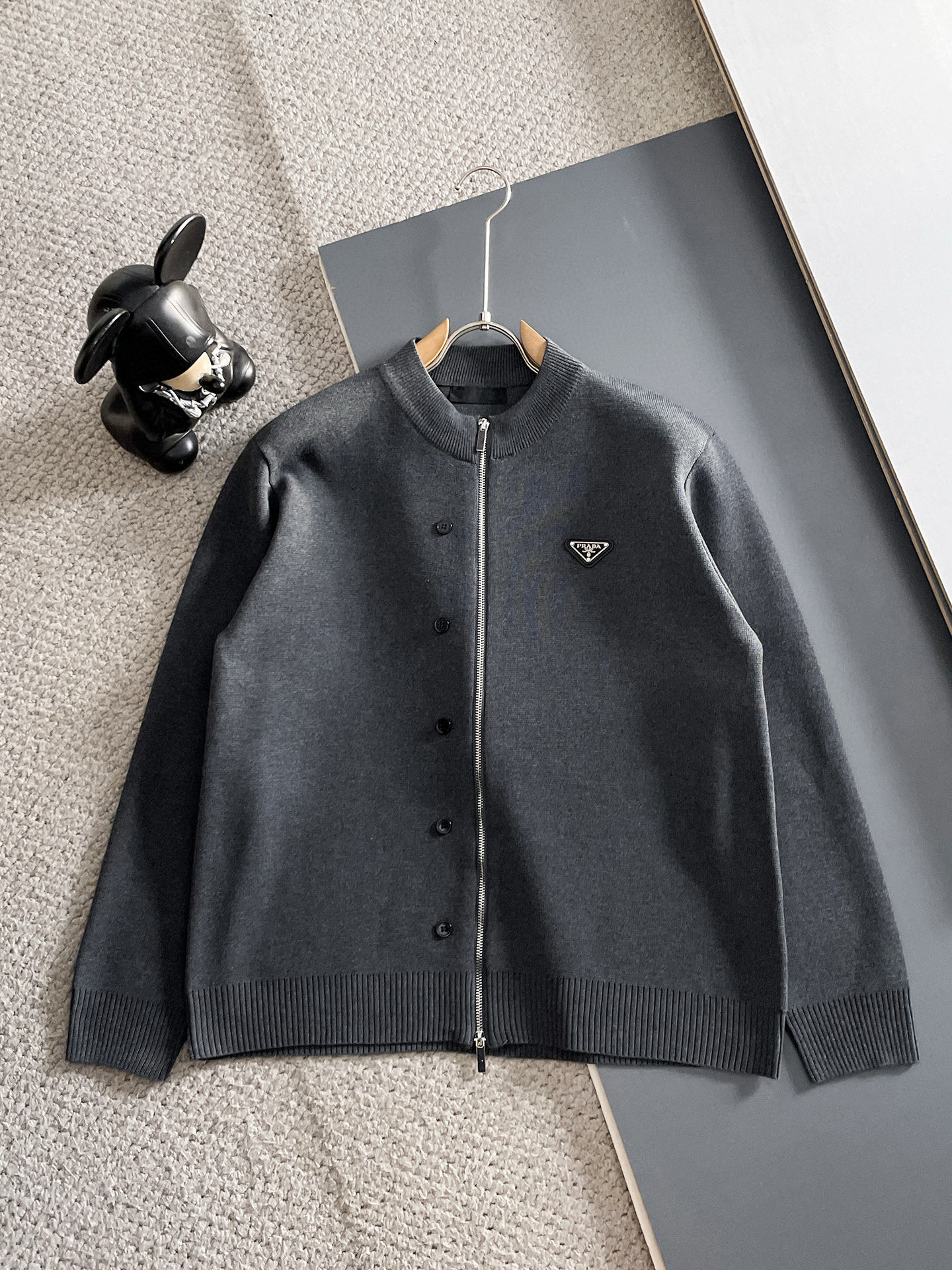 프라다 남자 가디건