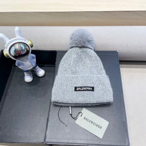 발렌시아가 겨울 모자