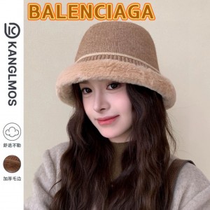 발렌시아가 겨울 모자