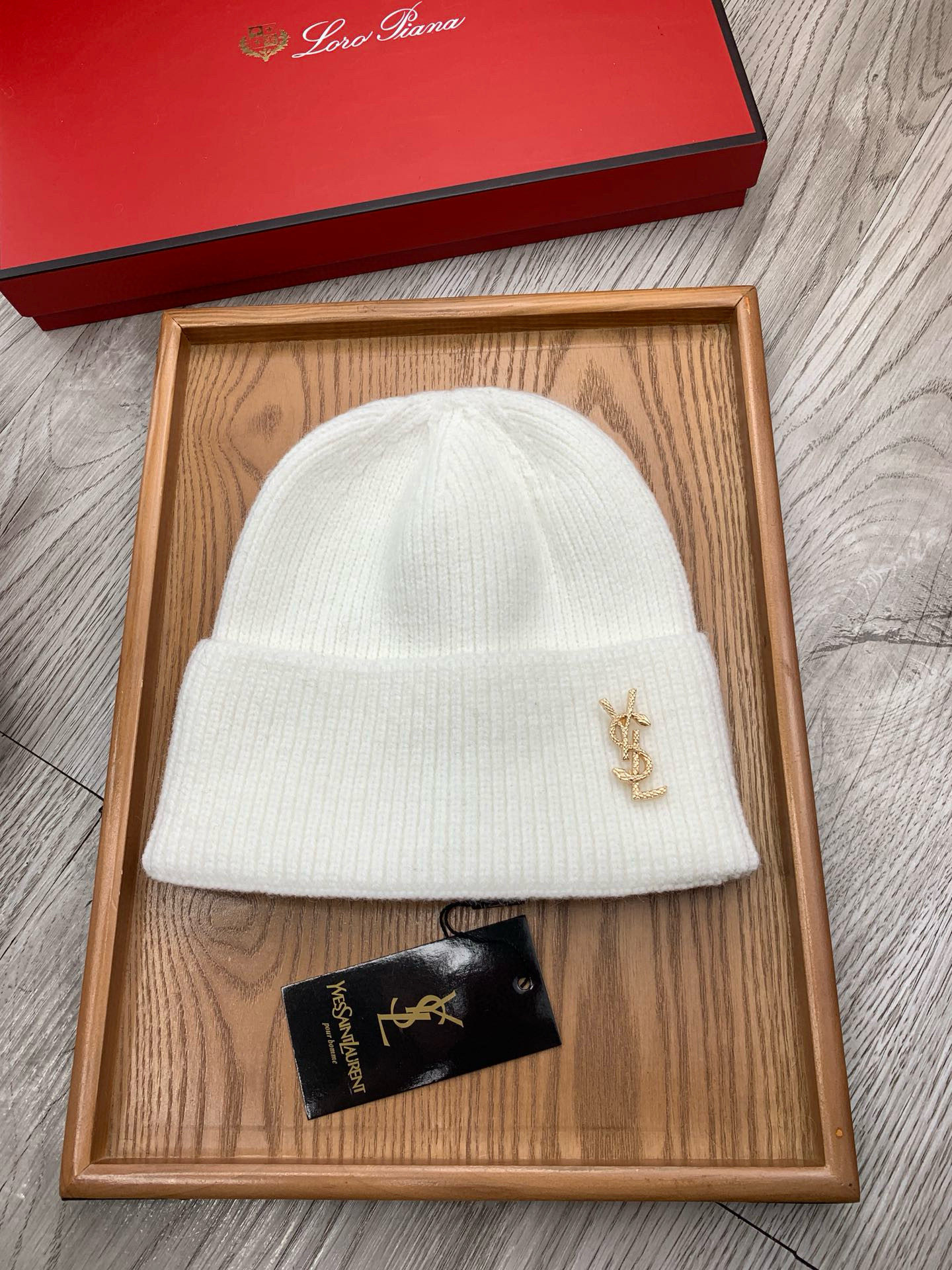 생로랑 겨울 모자