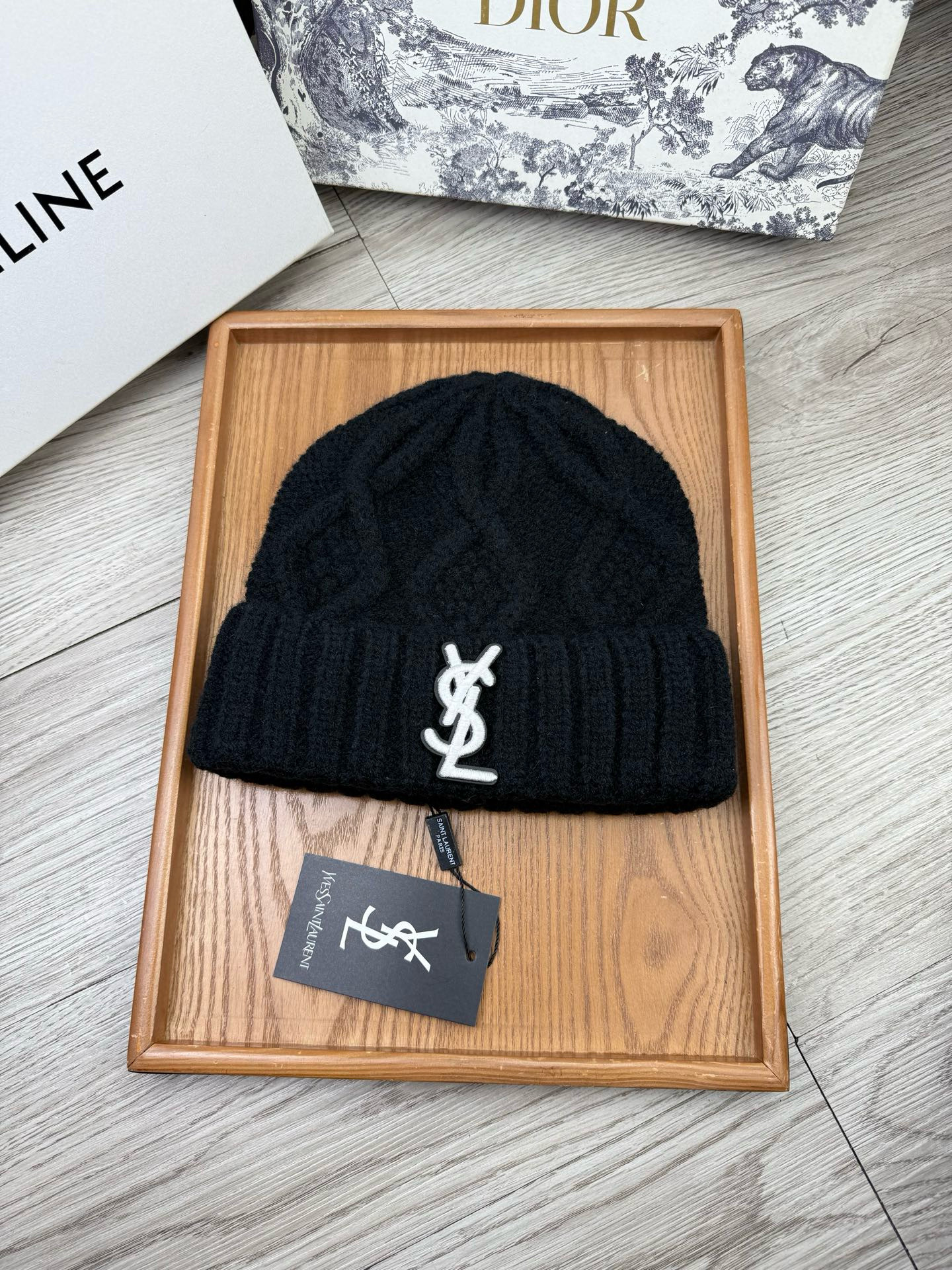 생로랑 겨울 모자