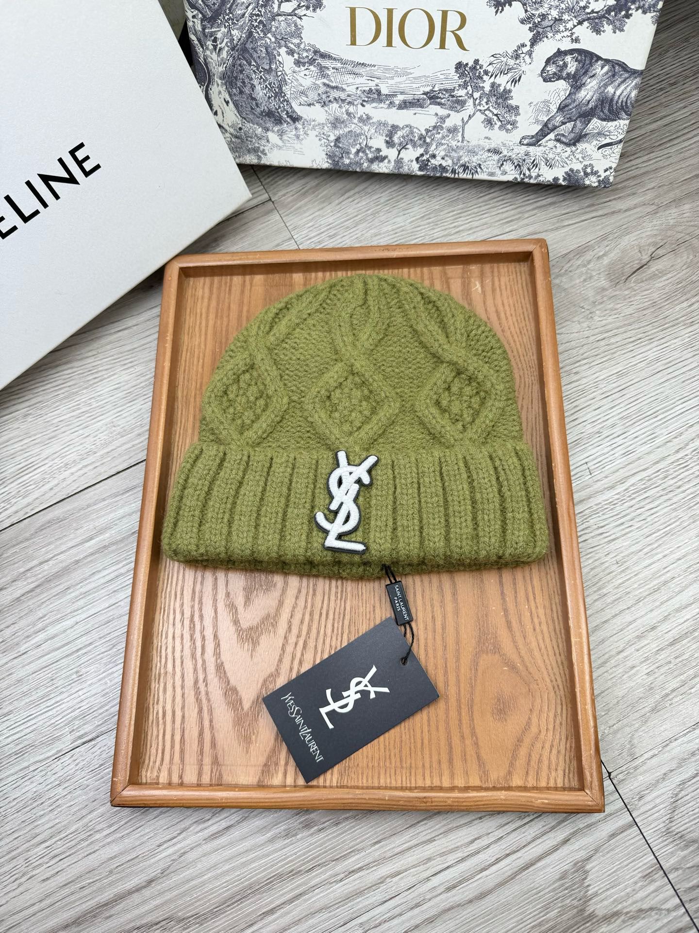 생로랑 겨울 모자