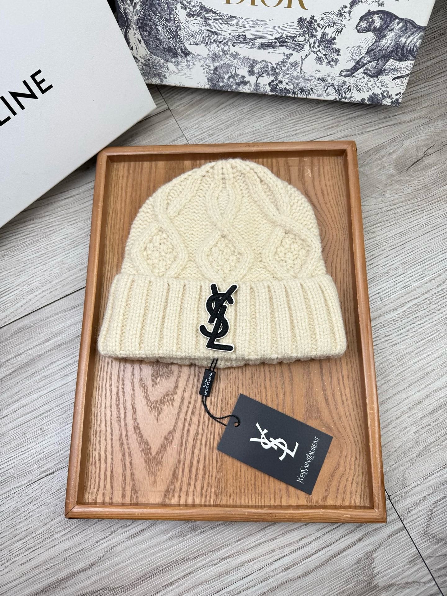 생로랑 겨울 모자